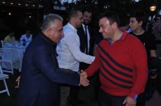 Ünsallar Parke’nin iftar yemeği davetinde biraraya gelen sektör çalışanları, Ramazan ayının en güzel paylaşımlarından birine daha tanıklık ettiler. Keyifli yemek organizasyonu, sektörle ilgili paylaşımlara da ev sahipliği yaptı. İş birlikçilerine bu şekilde düzenlenen sosyal aktivitelerle, özel organizasyonlar yapmaya devam edeceğini belirten Ünsallar Parke yetkilileri, davetlilerle yakından ilgilendiler.